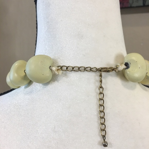 WOODEN BEADED NECKLACE - Picture 4 of 4